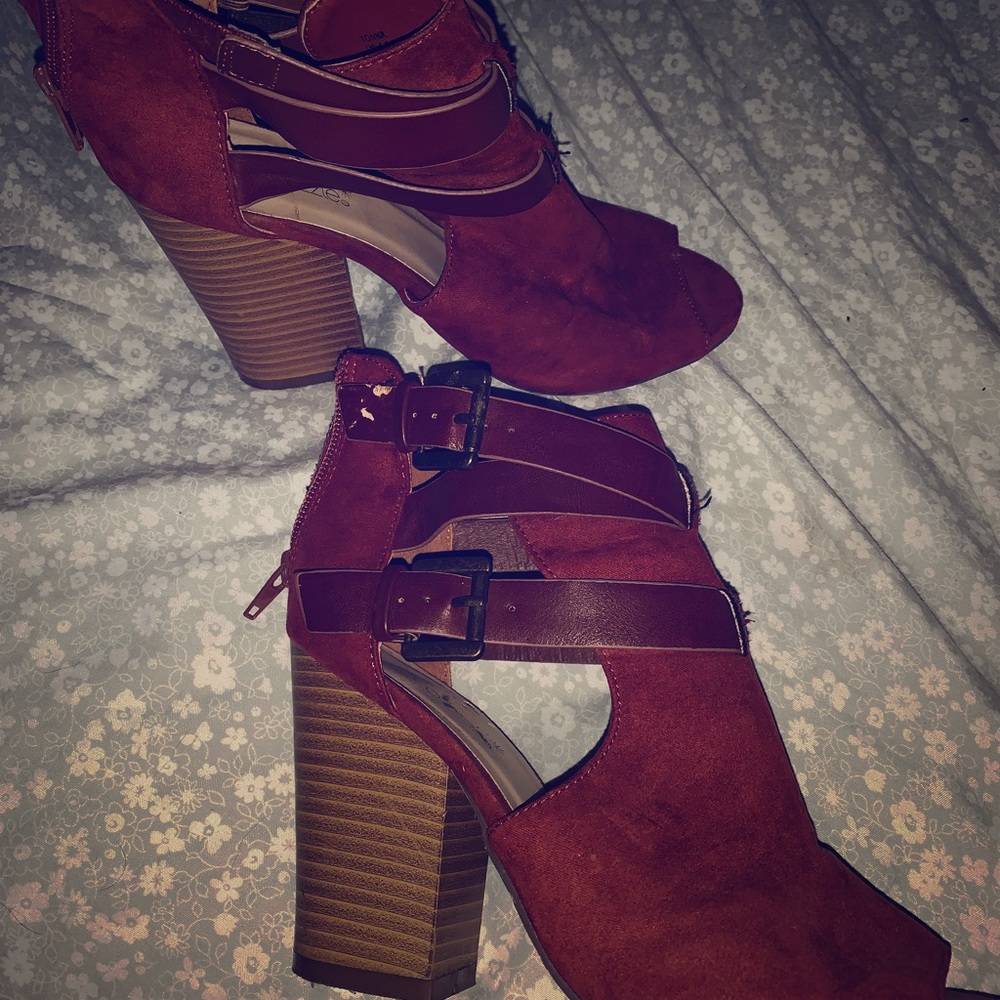 Block heel sandals